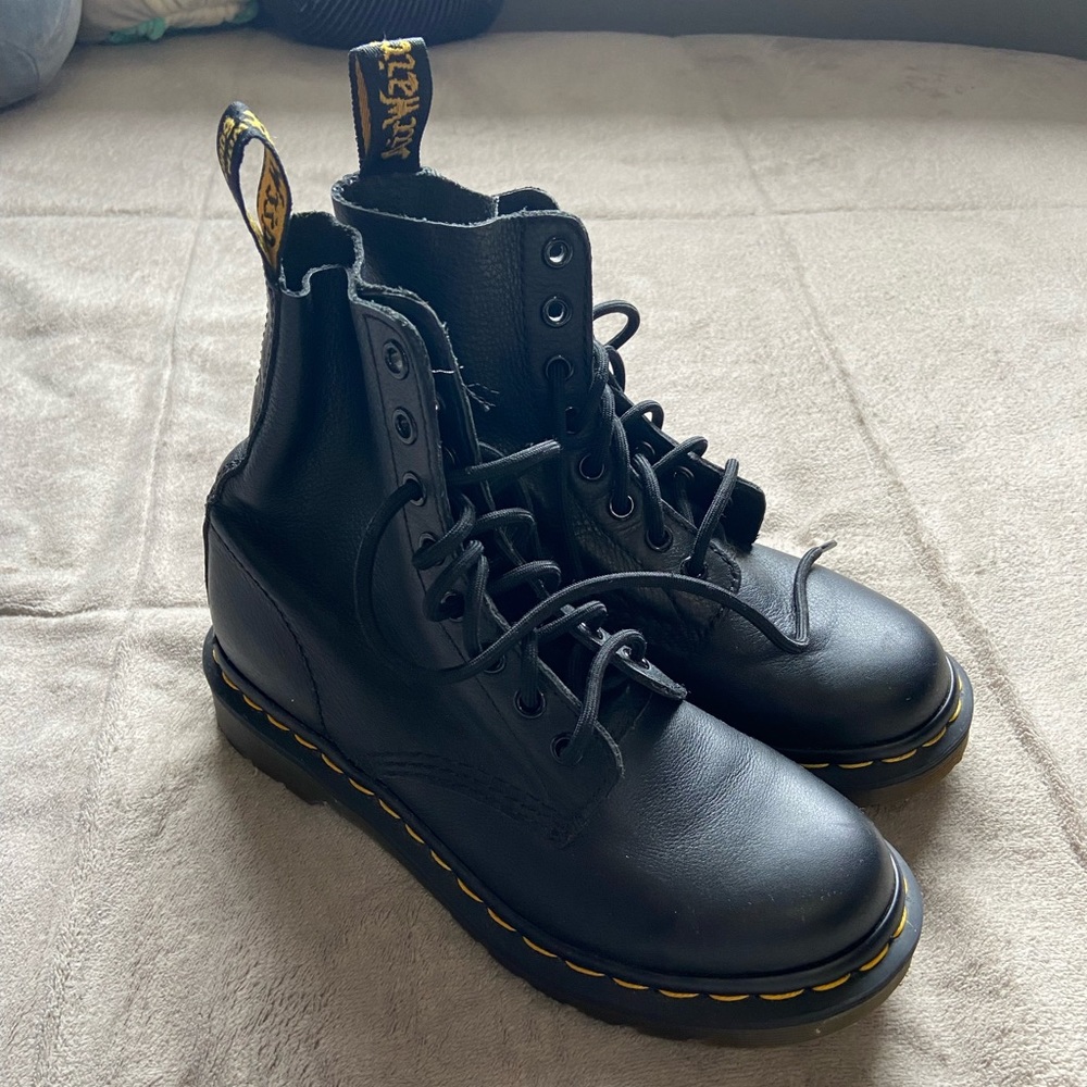 1460 SMOOTH LEATHER DOC MARTENS